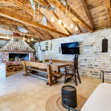 Josip & Mia By Interhome