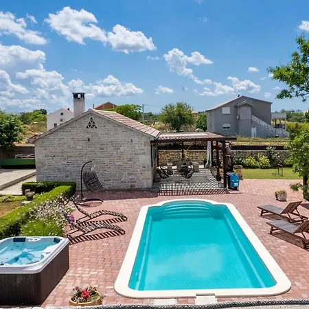 Josip & Mia By Interhome * Gornji Zemunik