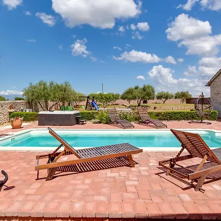 Josip & Mia By Interhome